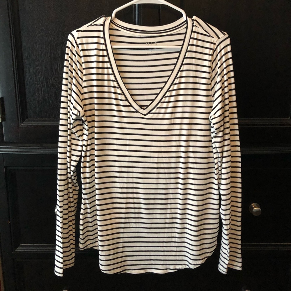 Women’s black & white top
